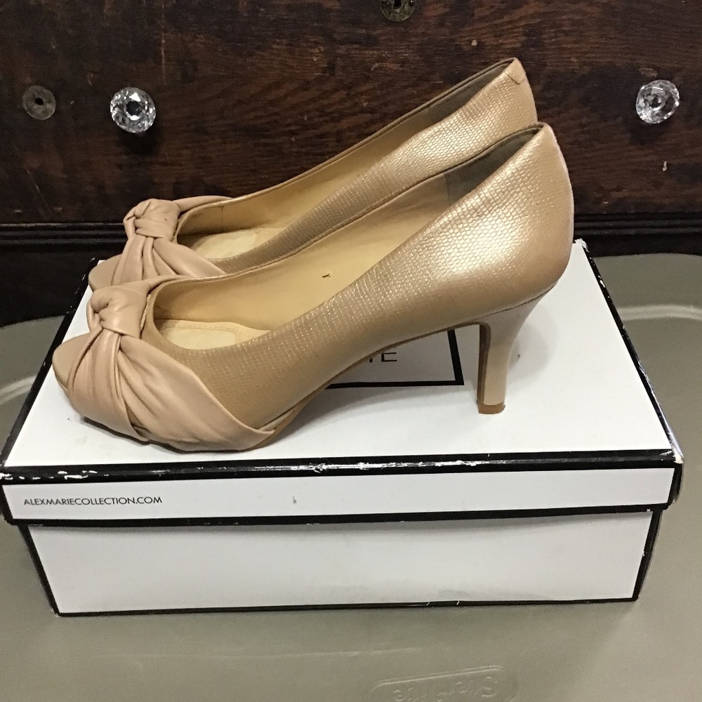 💚3/$25 Alex Marie Rochelle Sander size 7 open toe with 3” heels knot accent